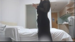 酒店约炮实录：黑长裙极品外围女巨乳晃眼，紧致馒头穴蜜鲍汁水淋漓，销魂呻吟不断！